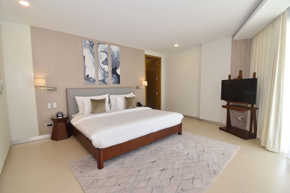 Premier Suite (Two Bedroom Pool View) - Photo 7