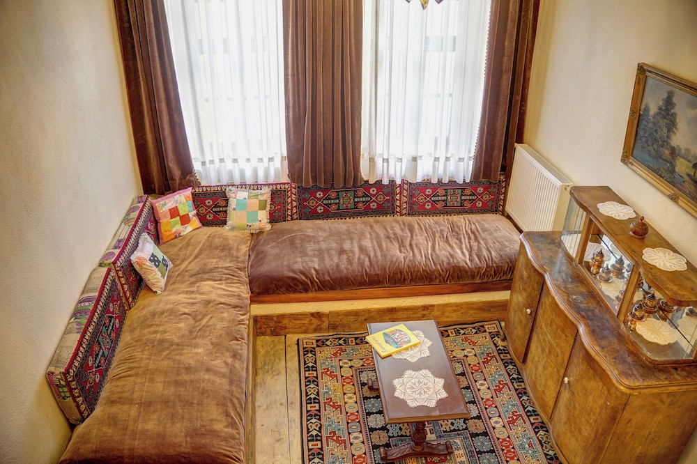 106 Family Suit Room