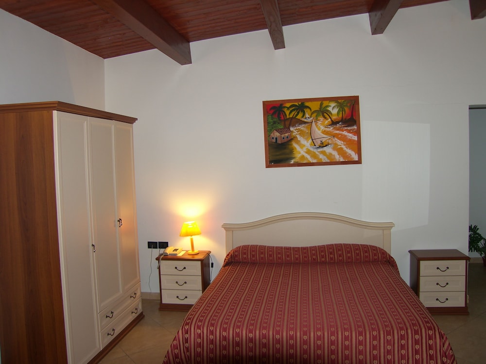 Standard Double Room Single Use, 1 Queen Bed photo 2