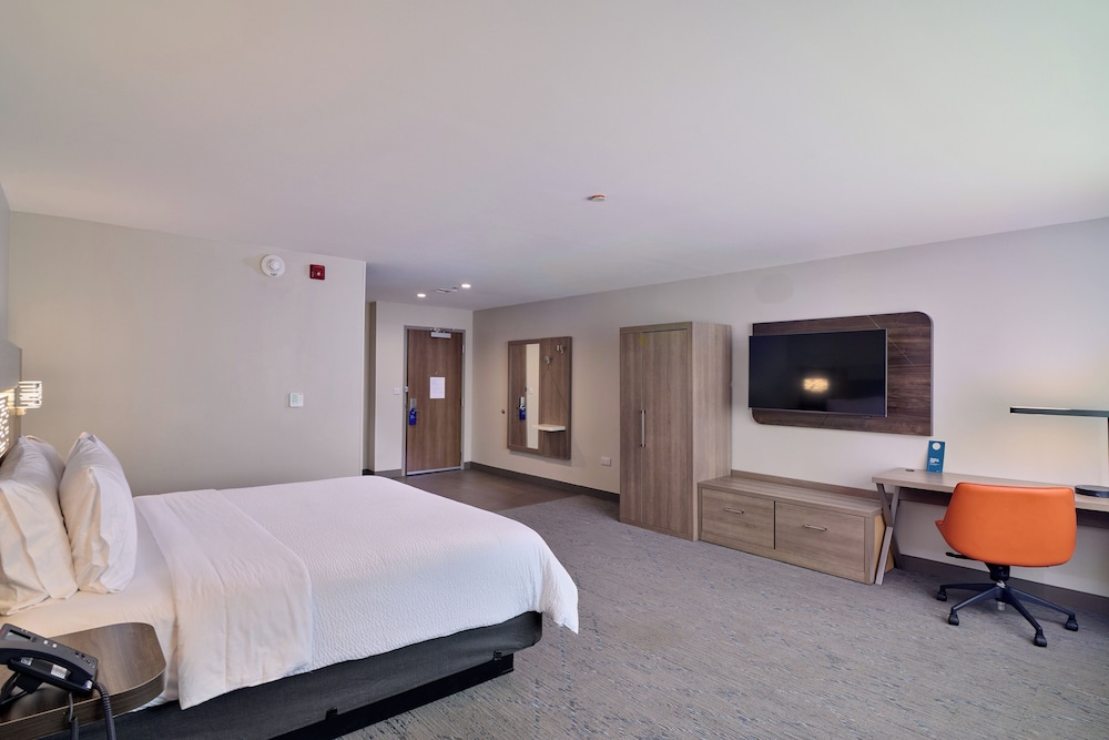 Standard Room, 1 King Bed (Extra Floor Space) photo 1