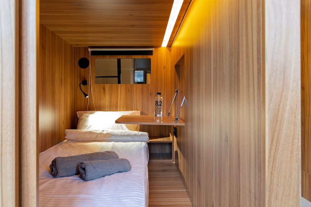 Single Capsule in 16-Bed Mixed Dormitory Room