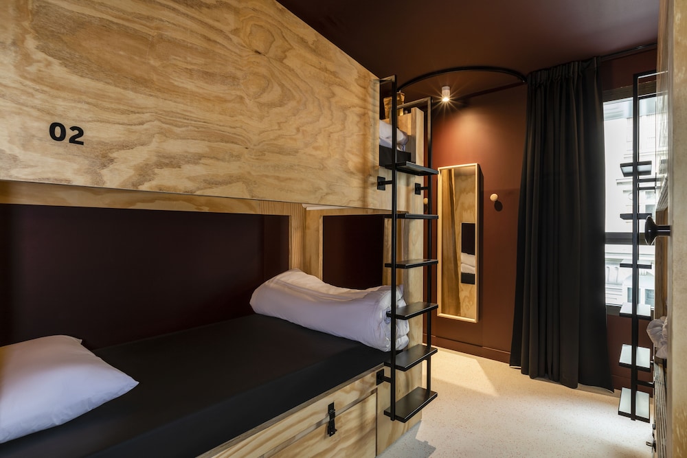 1 Lit dans une chambre partagée de 6 à 8 personnes photo 3