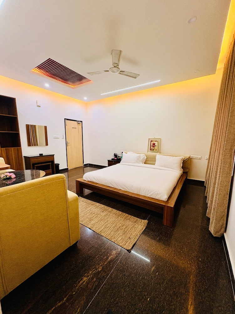 Standard Double Room, Garden View
