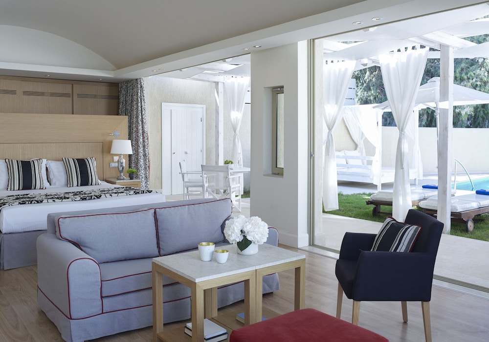 Sea View Spa Suite with Private Heated Pool and Beach Cabana