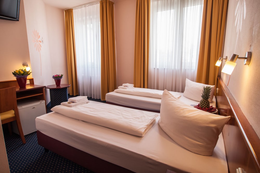 Standard Double Room - Photo 3