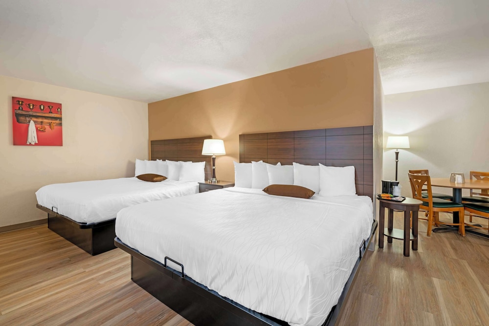 Standard Room, Multiple Beds, Non Smoking, Refrigerator & Microwave (Larger Room;with Sofabed) - Photo 1
