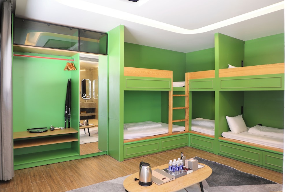 6 Beds Mixed Dormitory Room photo 1