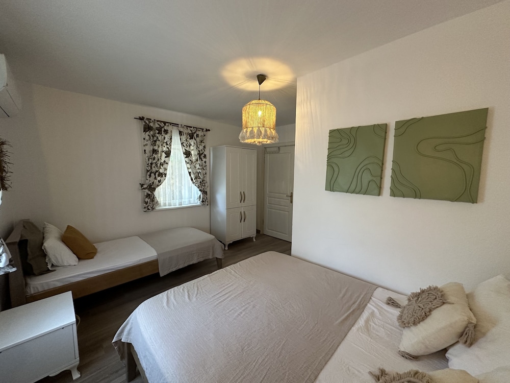 Standard Triple Room - Photo 3