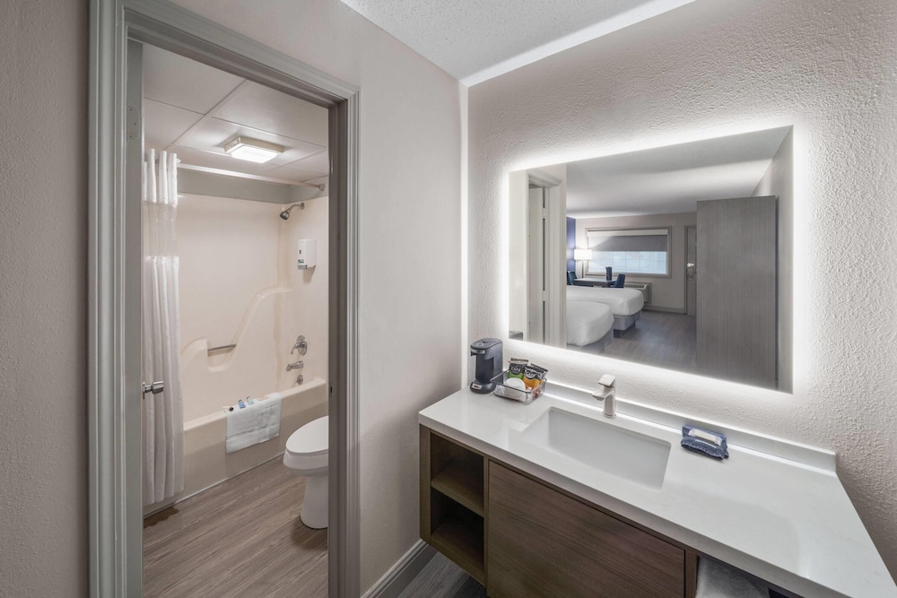 Room, Multiple Beds, Non Smoking - Photo 3