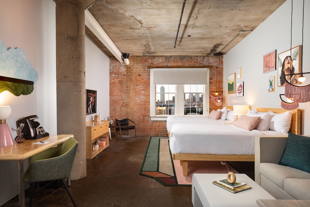 Suite, 1 King Bed, City View - Photo 1