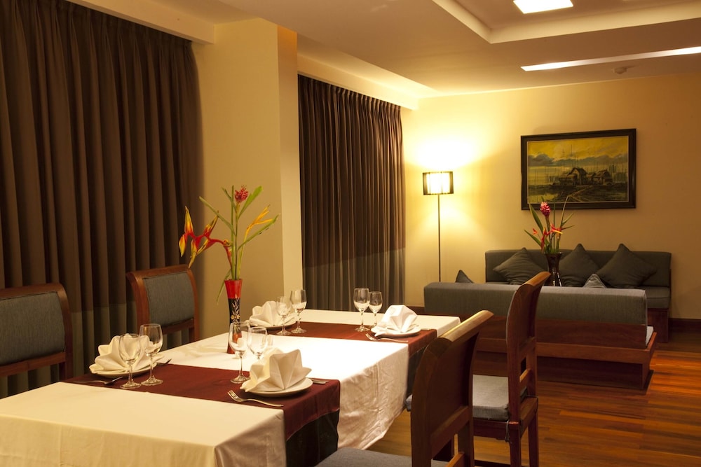 The Miracle Suites - Photo 8
