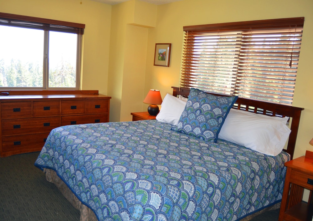 Standard Room, 1 Queen Bed photo 3