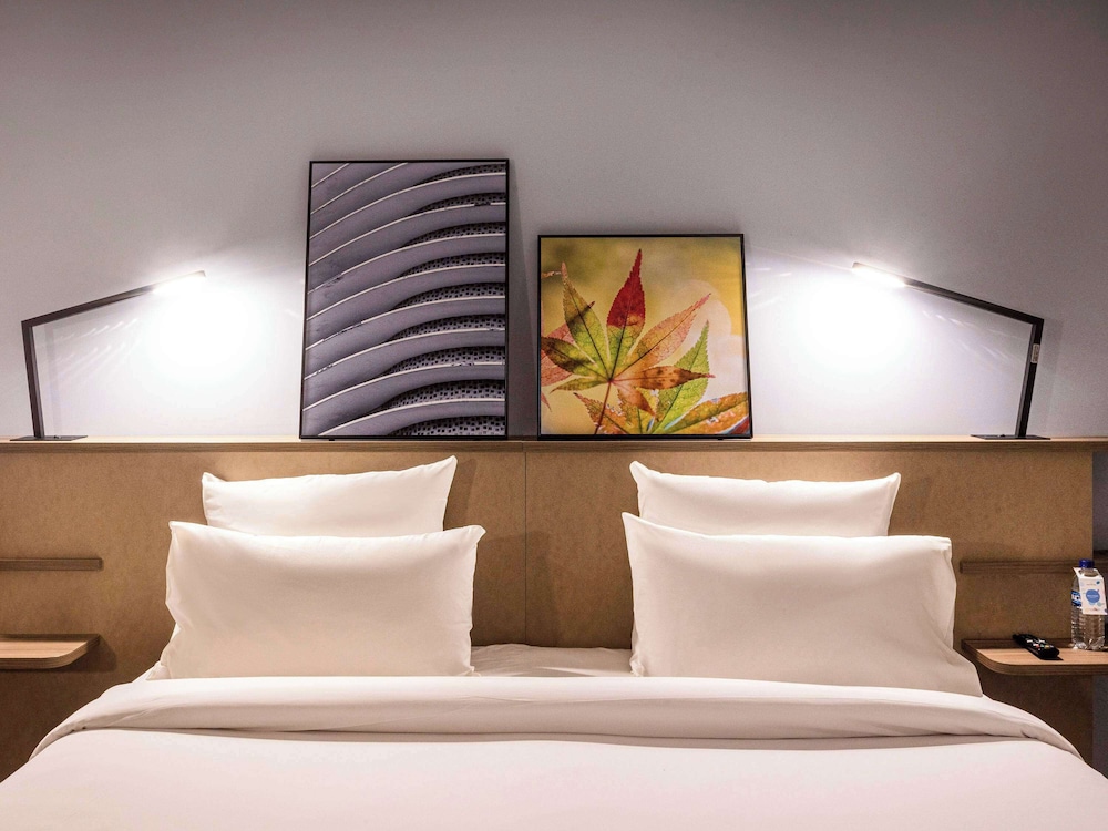 Executive Room, 1 Double Bed, Accessible (Accessible) - Photo 2