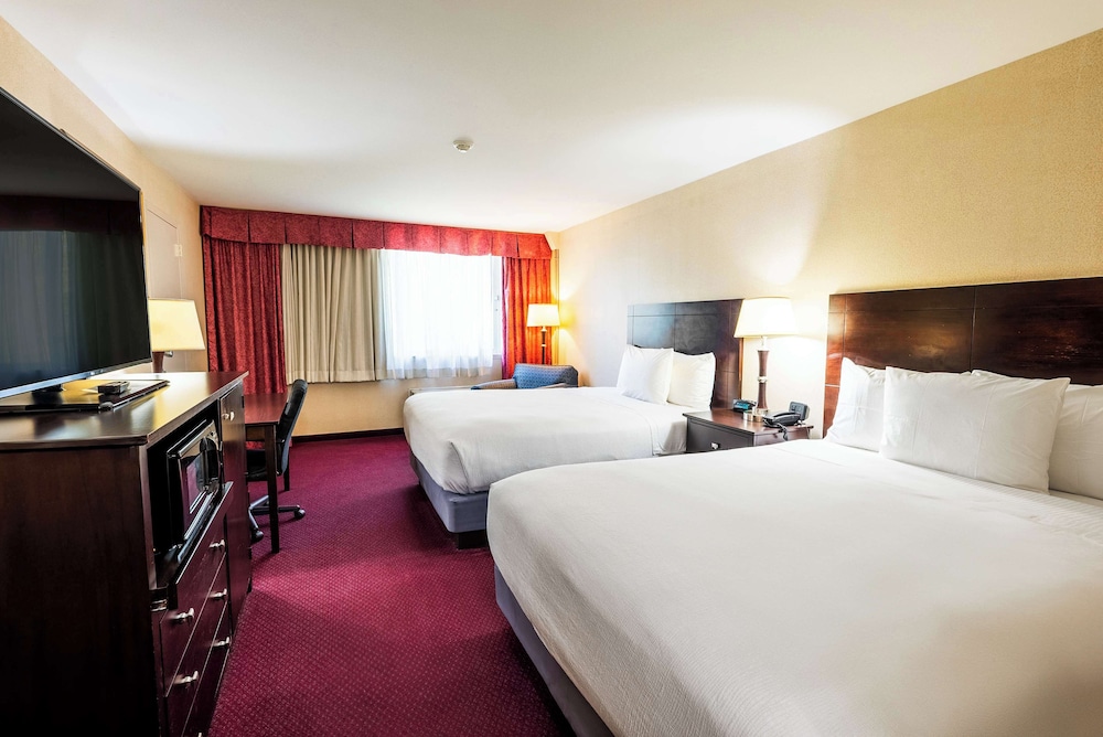 Standard Room, 2 Queen Beds, Courtyard View - Photo 1