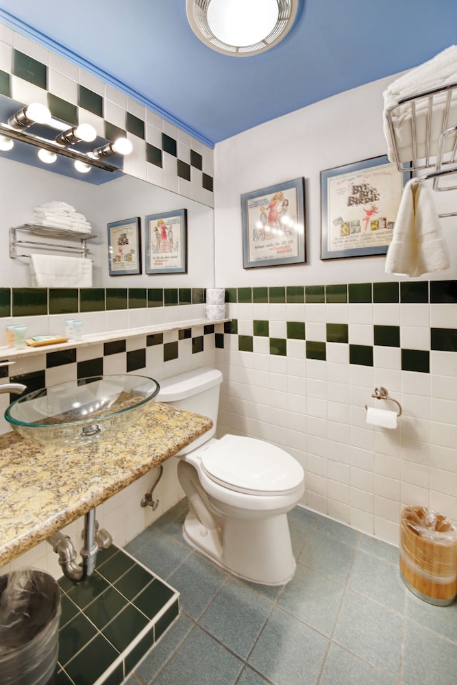 Triple Room, 1 Bedroom thumbnail 6