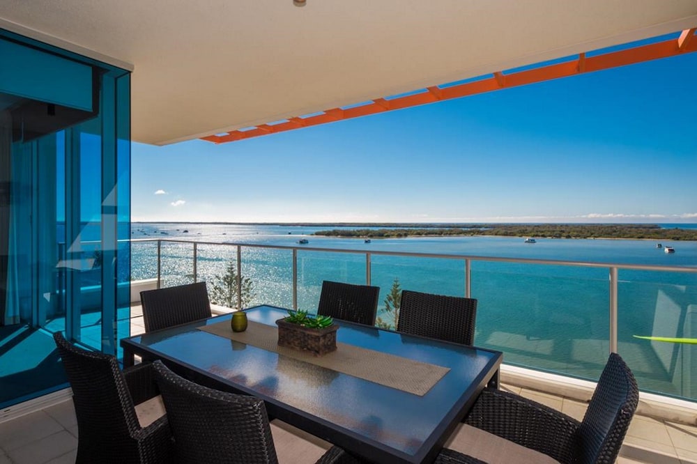 Two Bedroom Apartment with Broadwater View