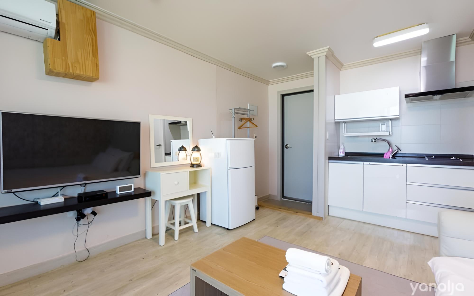 Room (Room 202 (Whirlpool Spa)) - Photo 7