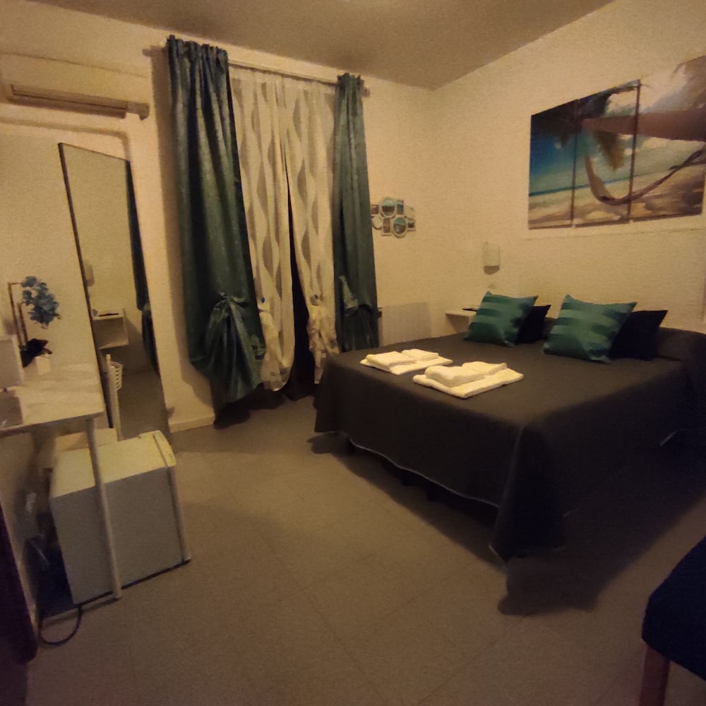 Basic Double Room, 1 Double or 2 Twin Beds, Non Smoking - Photo 22