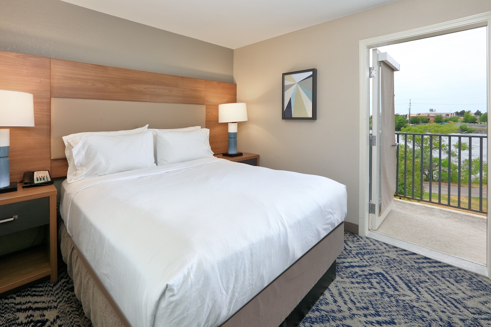Suite, 1 Bedroom, Balcony - Photo 4