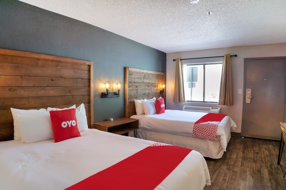 Deluxe Room, 2 Queen Beds, Pool View - Photo 2