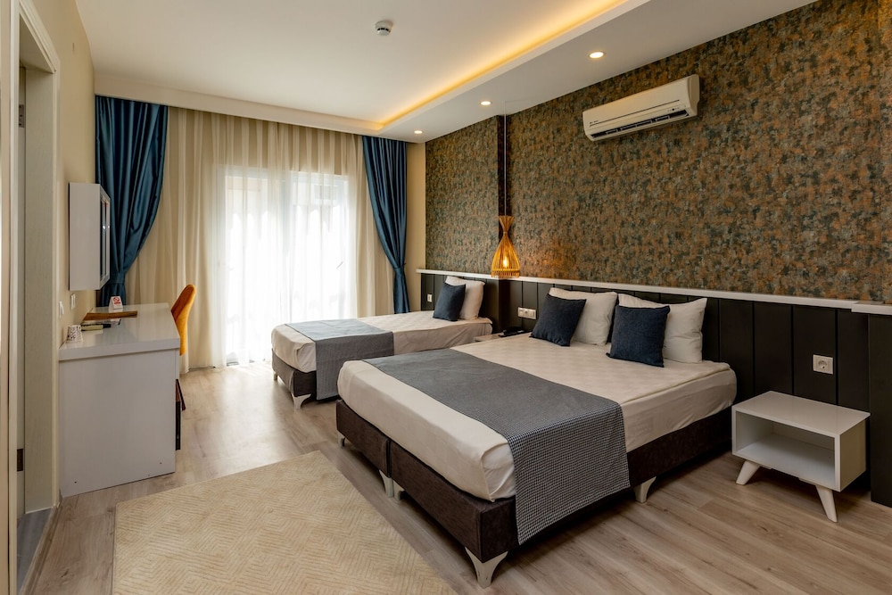 Superior Triple Room photo 1