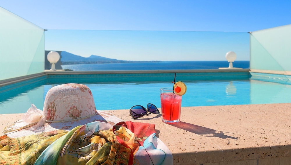 Family Suite, Private Pool, Sea View photo 2
