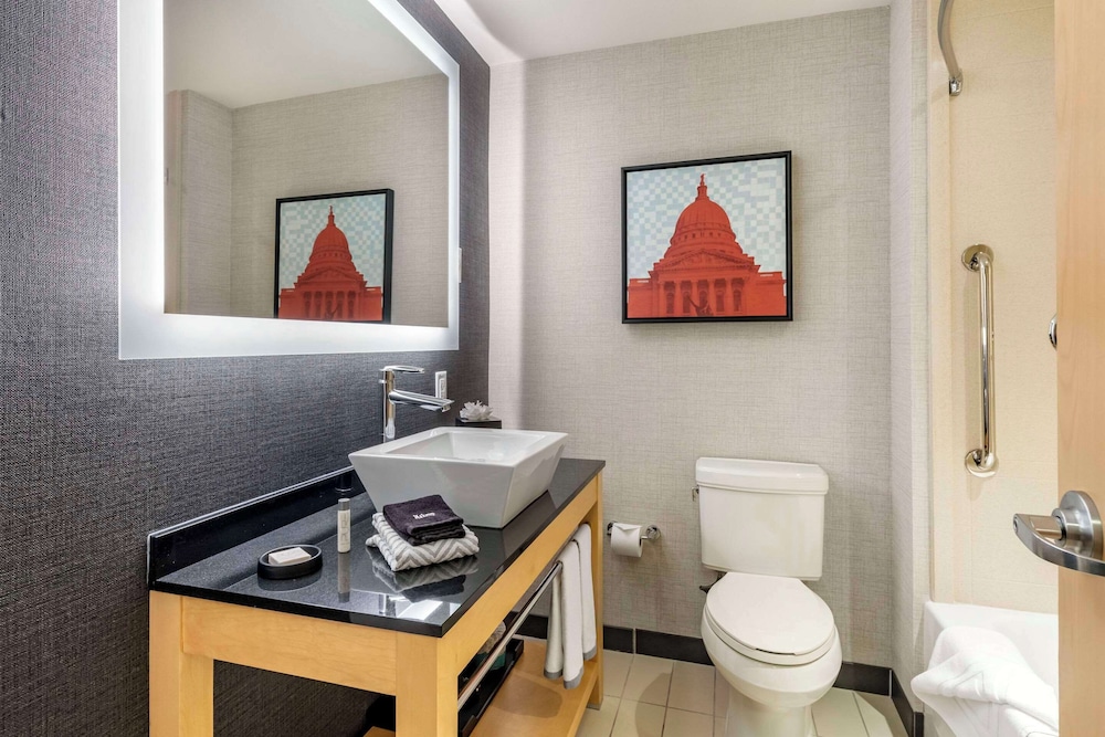 King Studio Suite - Photo 2