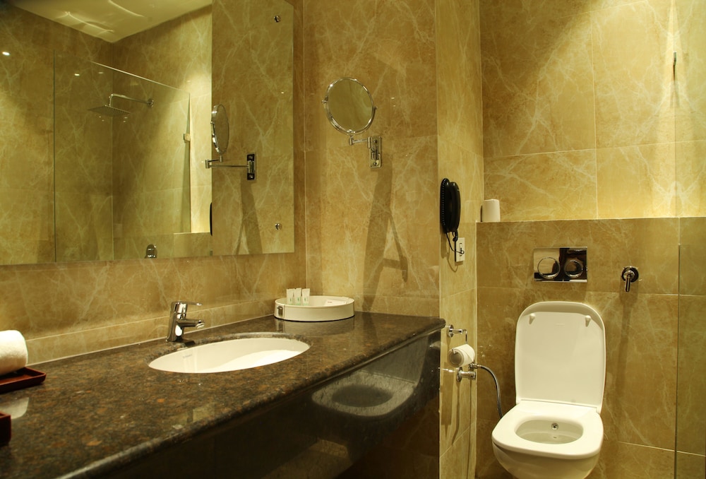 Deluxe Double or Twin Room, 1 King Bed photo 2