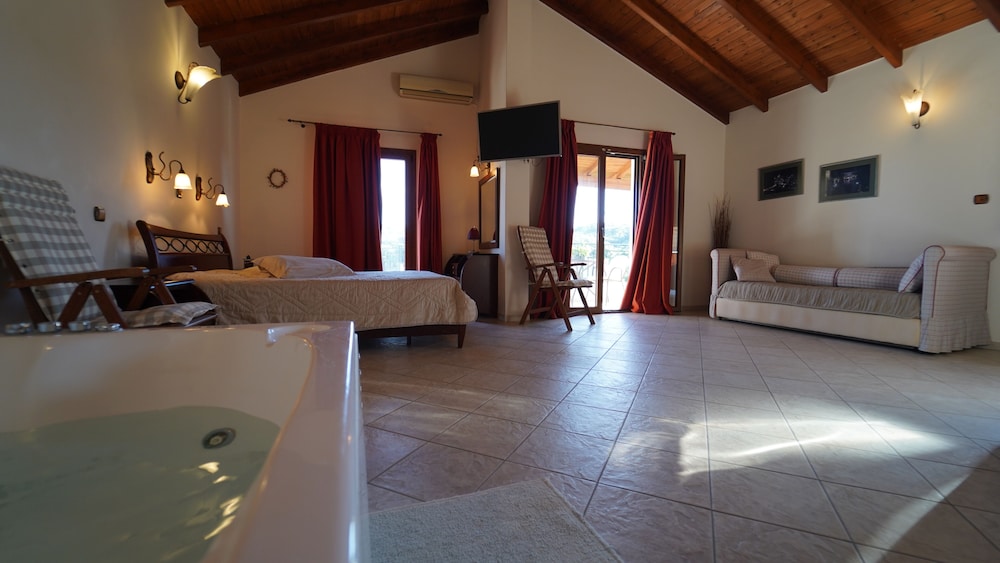 Suite, Jetted Tub photo 3