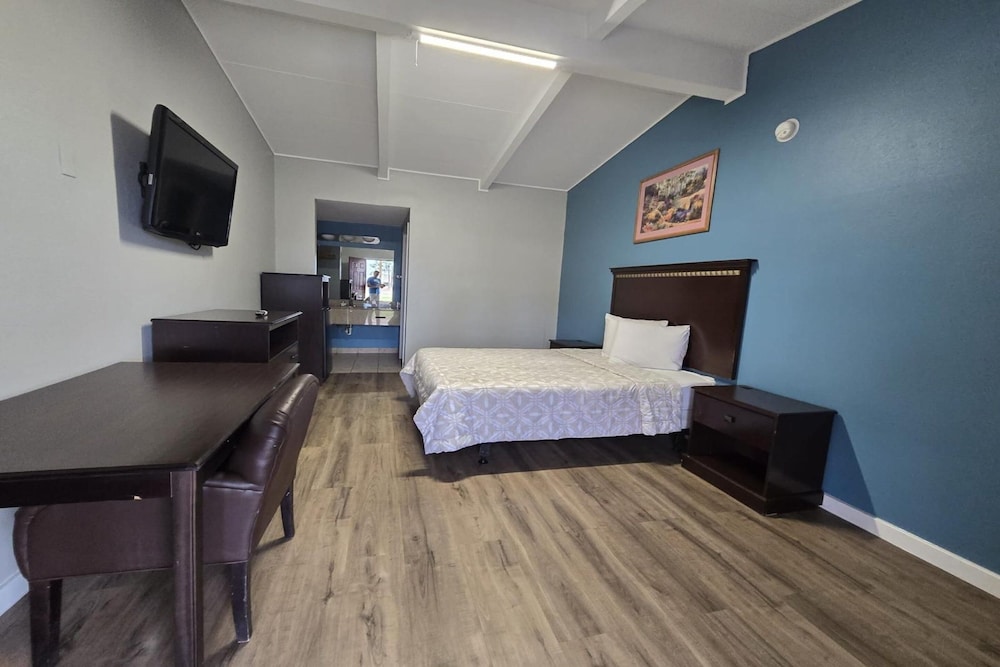 Standard Single Room, 1 Queen Bed, Non Smoking