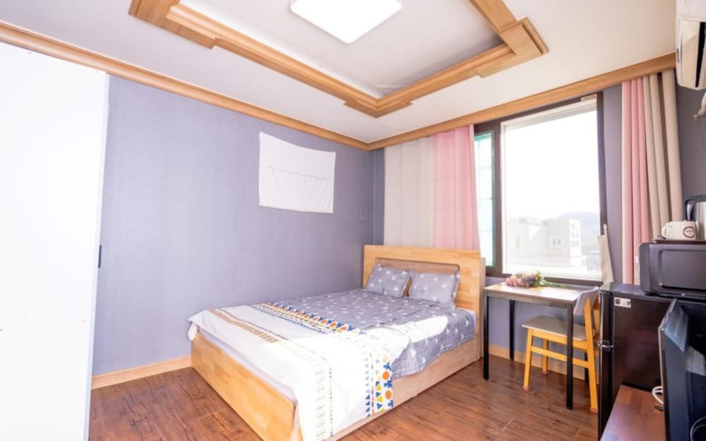Room (Studio (304) Bed)