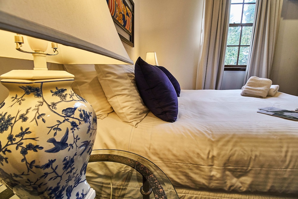 Standard Suite, 1 Queen Bed photo 2