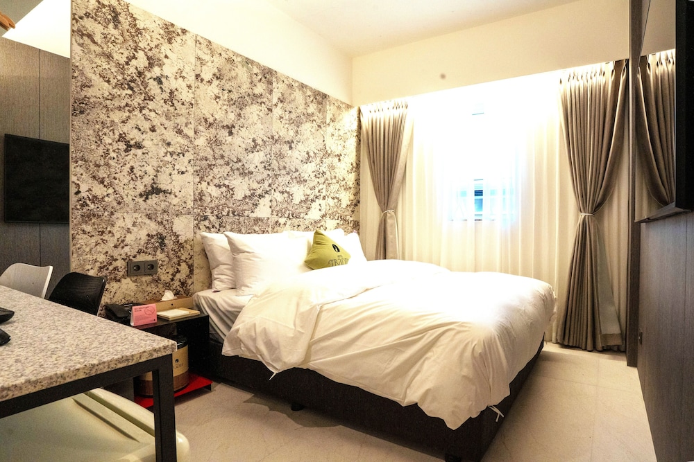 Deluxe Double Bath with breakfast