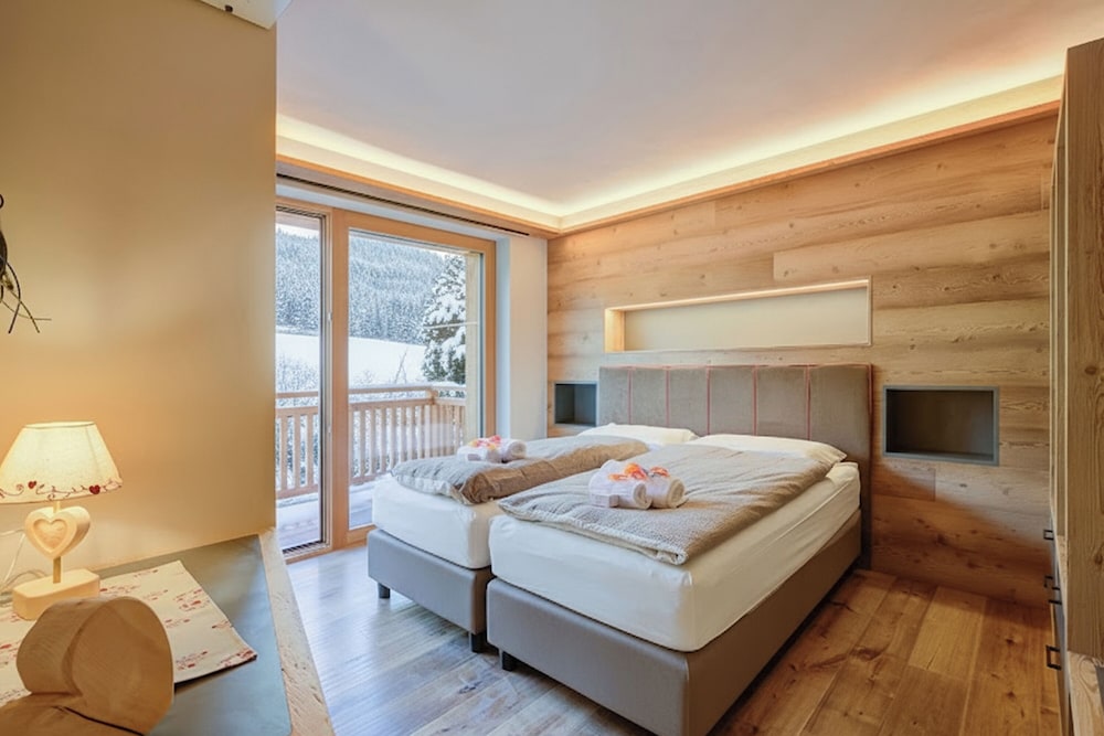 Family Apartment, Multiple Bedrooms, 2 Bathrooms (New Ginepro Ski 10 m)