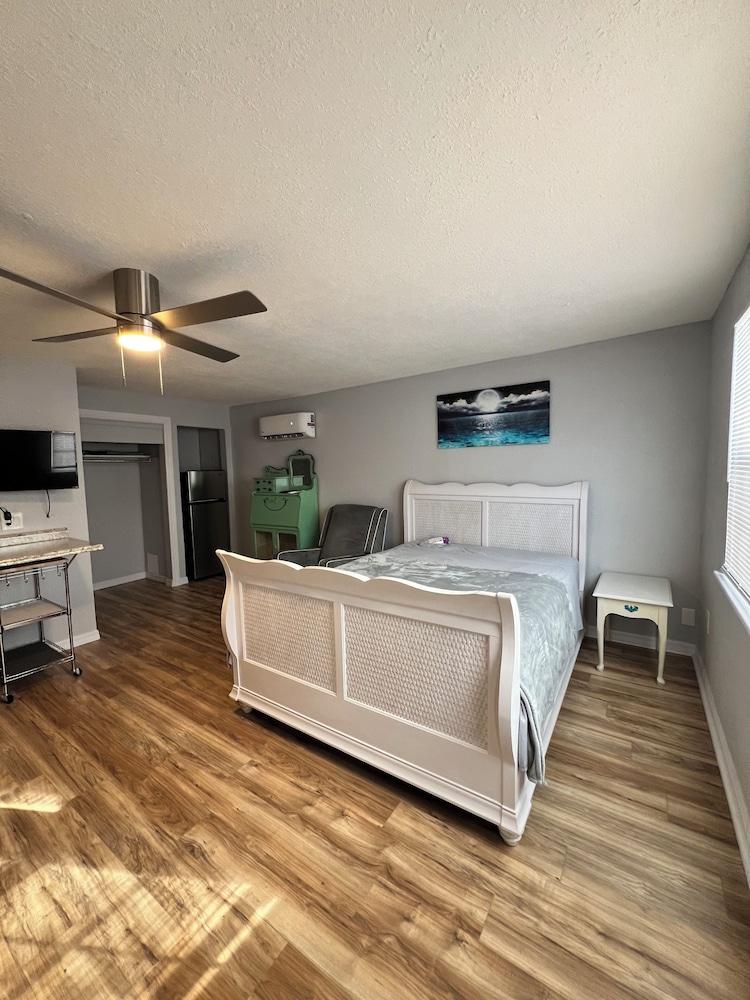 Standard Studio, 1 Queen Bed, Ocean View, Oceanfront photo 1