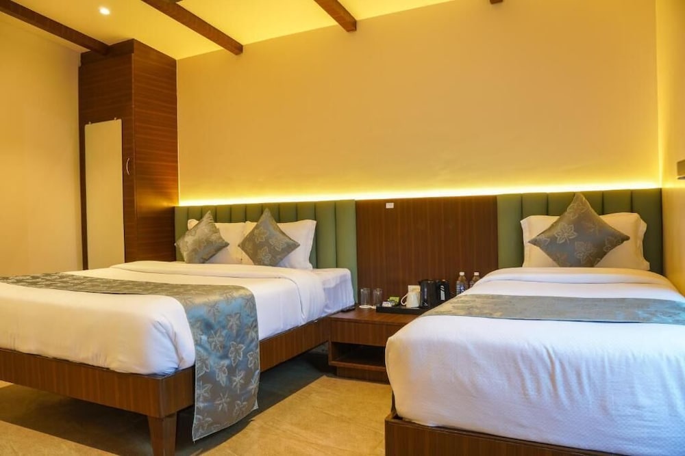 Luxury Suite, Balcony, Garden View