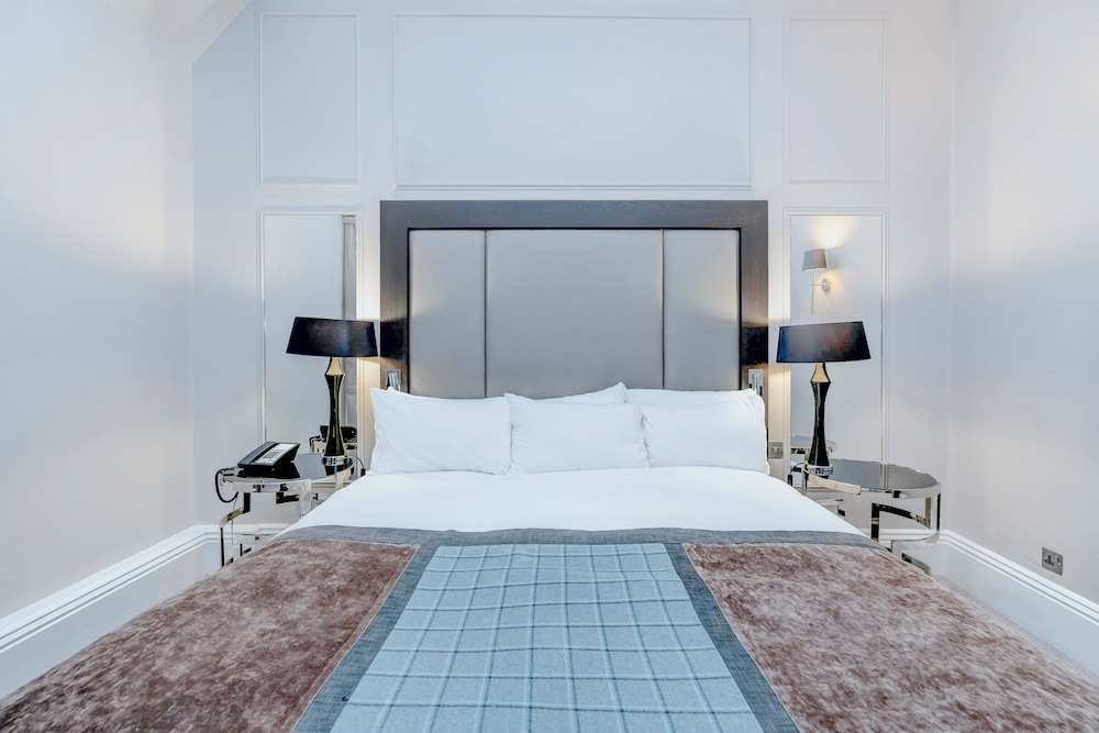 Deluxe Triple Suite - Photo 13