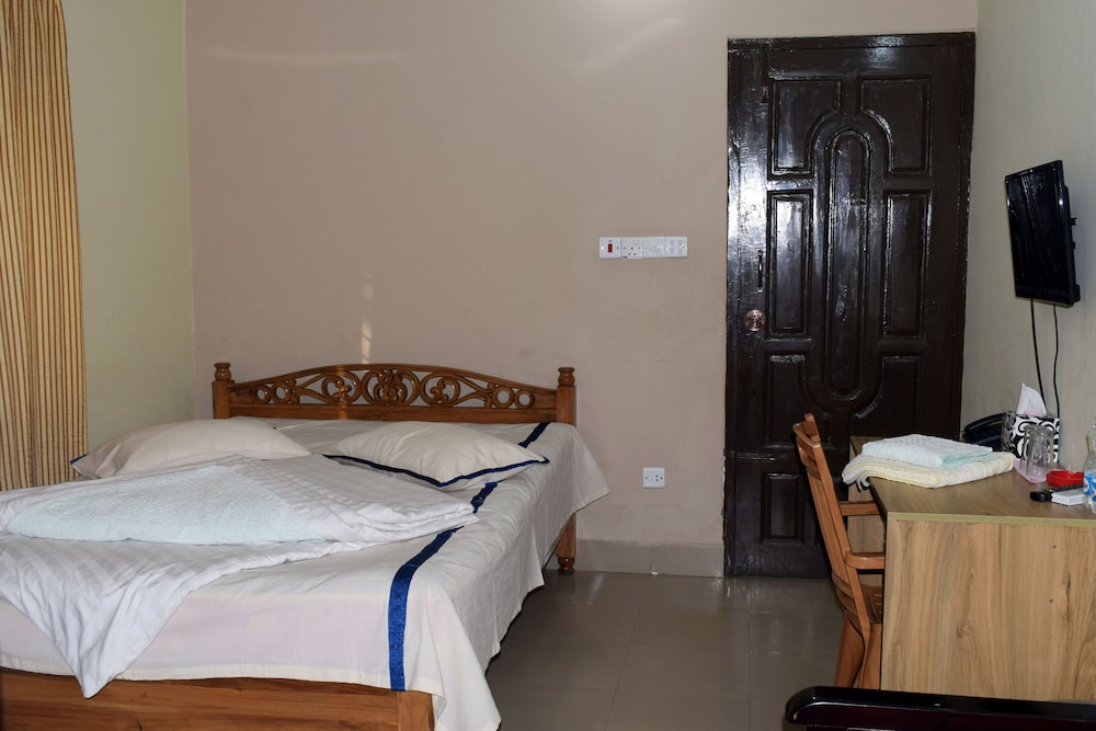Family Triple Room, Multiple Beds, Smoking, City View photo 2