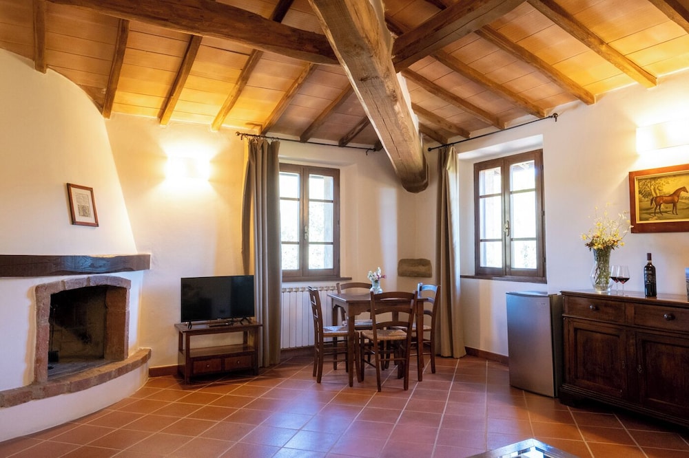 Executive Suite, Air conditioning, Pool View photo 2