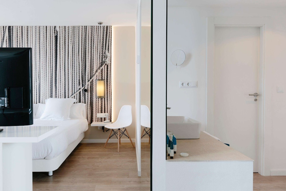 Superior Double Room Single Use, Balcony, Pool View Superior Double Room Single Use, Balcony, Pool View