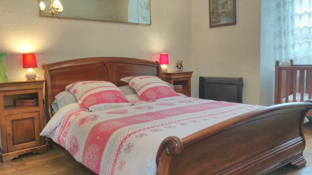 Comfort Double Room, Ensuite, Garden View (La Grenouille Verte) photo 1