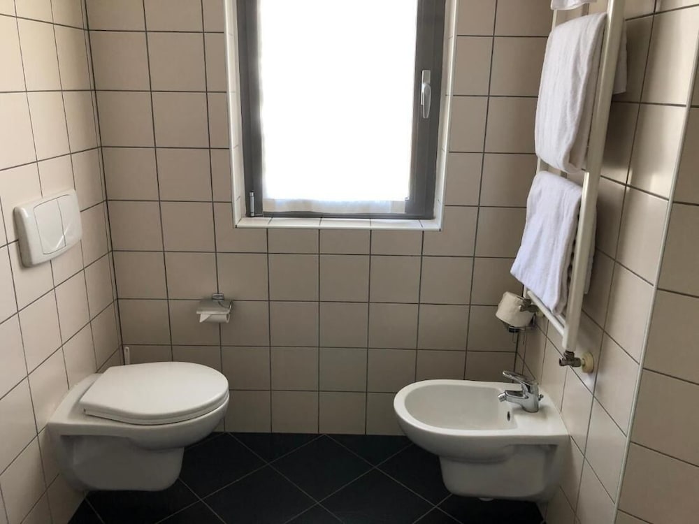 Værelse i Gæsteværelse - Lys og Rummelig Dobbeltværelse, Billede 5