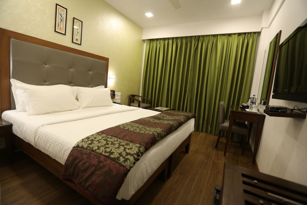 Executive Room - Photo 10