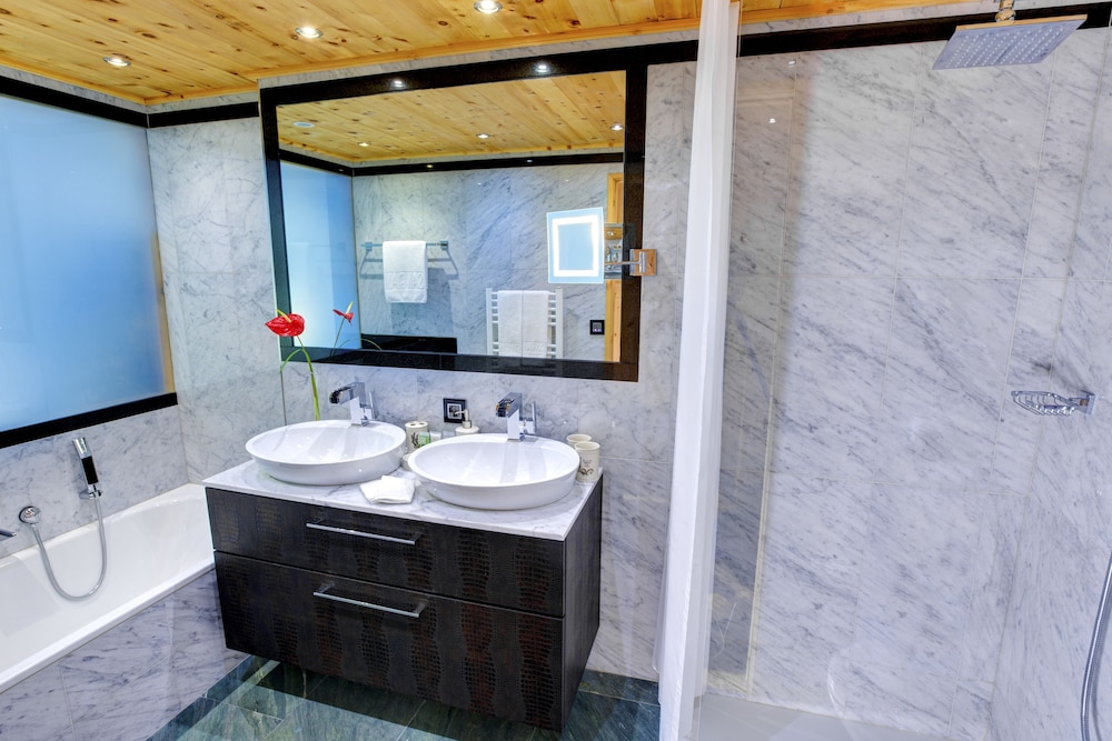 Superior Single Room thumbnail 5