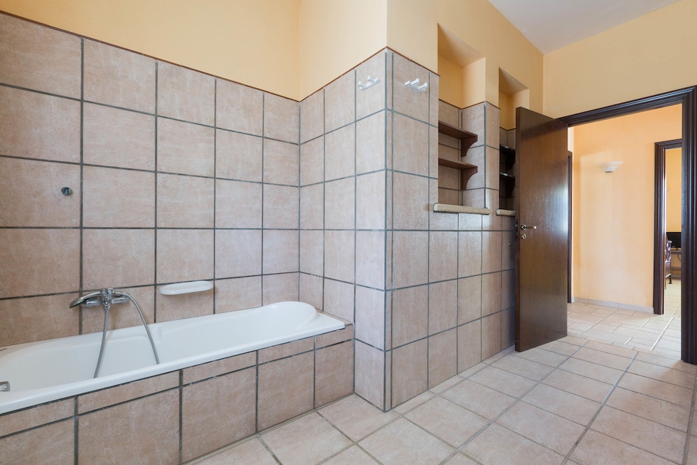 Comfort Apartment, 3 Bedrooms photo 3