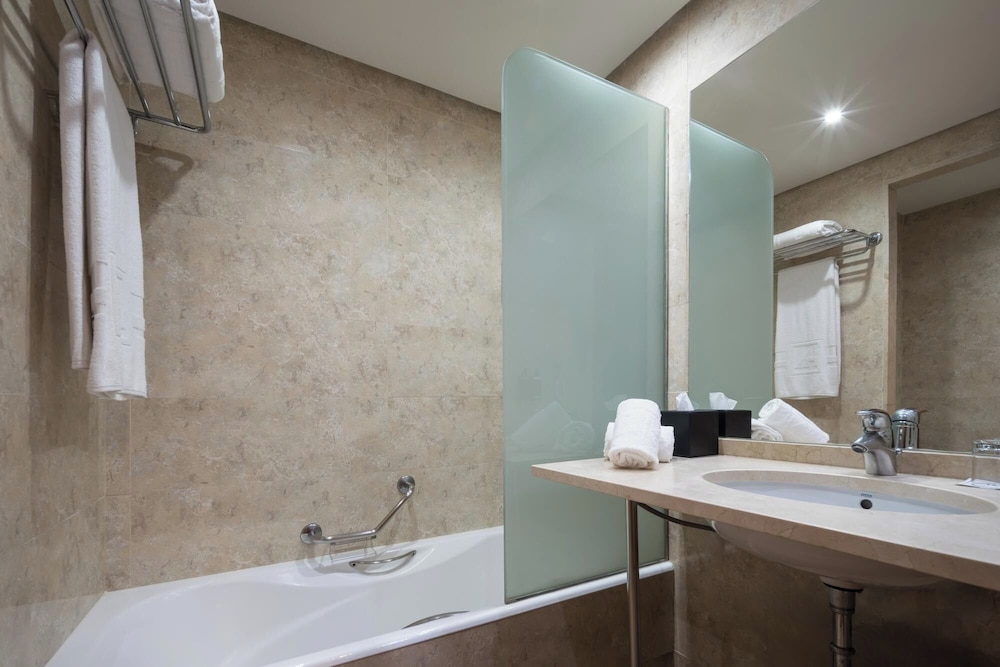Double Room Single Use (Parking Included) - Photo 9