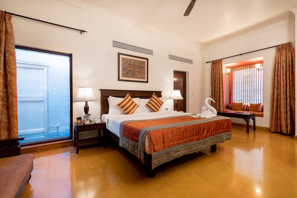 Varsha Suite -Premium Rain Shower Room