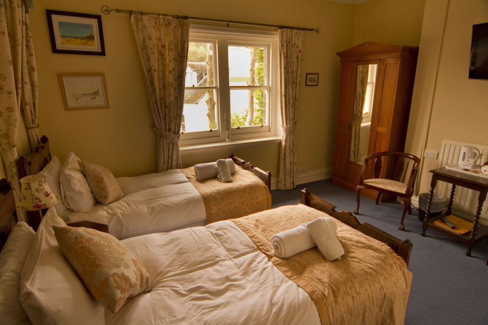 Standard Twin Room (Kingfisher)