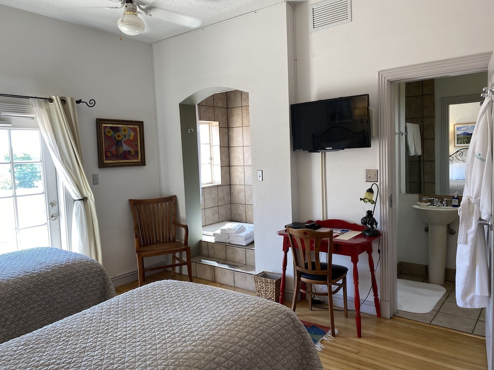 Deluxe Room, 2 Twin Beds, Balcony photo 3