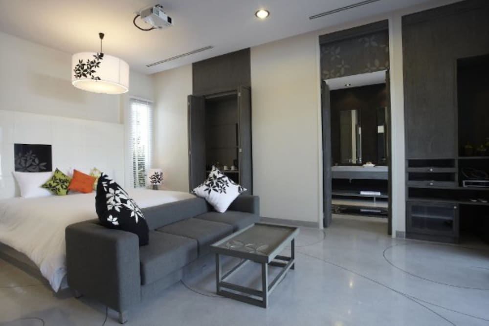 Sky jacuzzi beach front villa - Photo 2